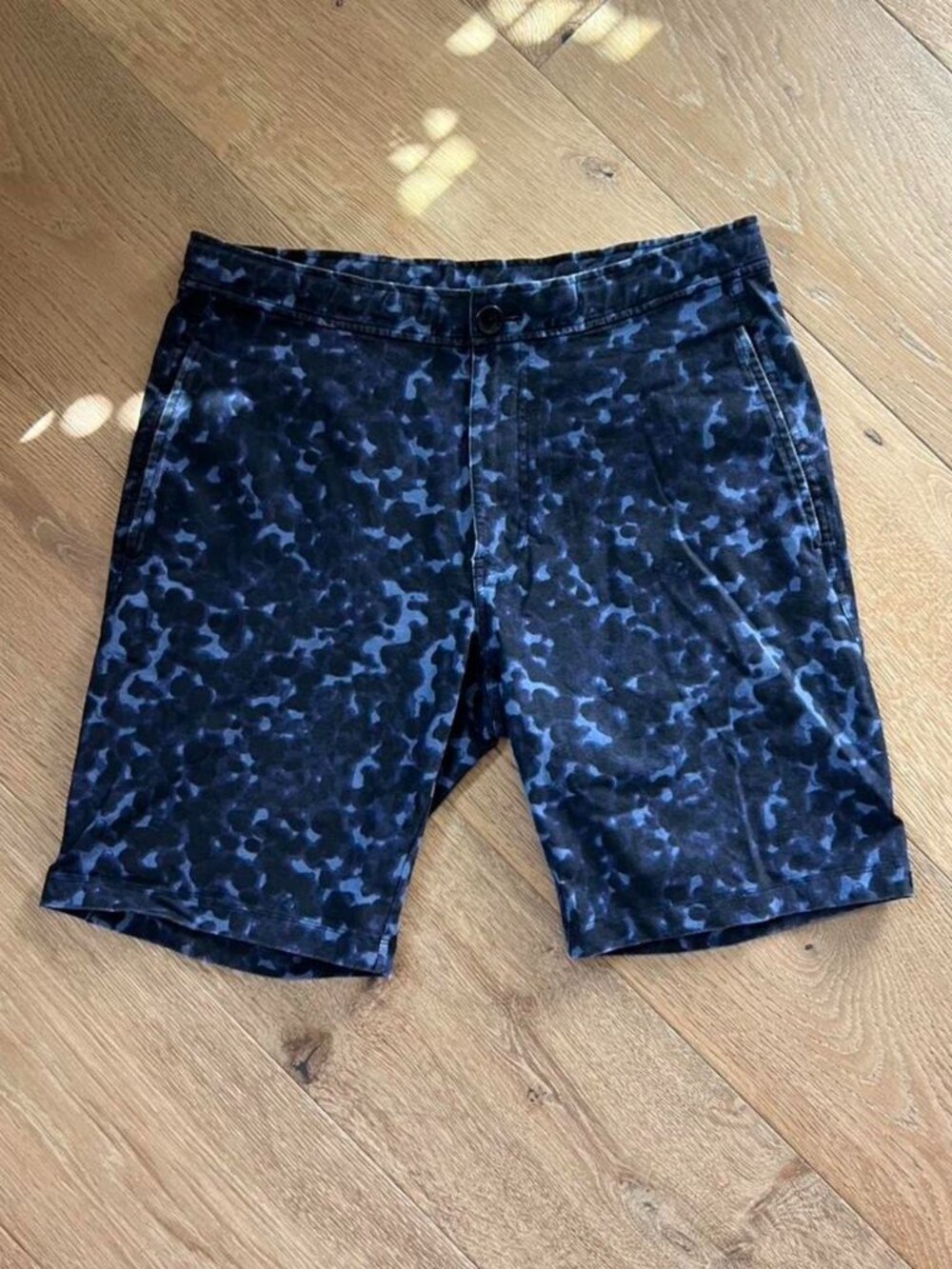 Good Man Brand Classic Flat Front Shorts | Size M | Great Condition